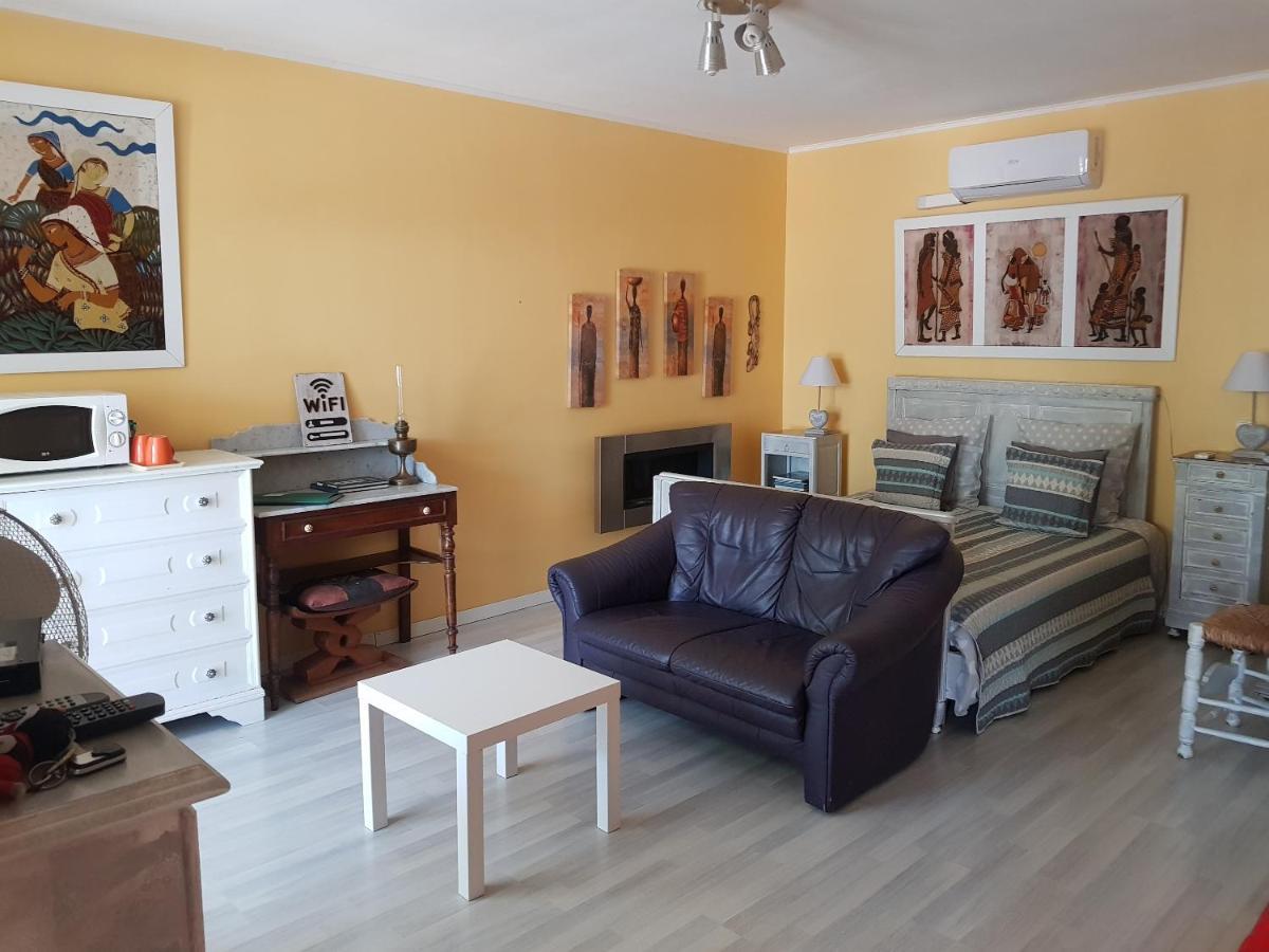La Croisee Des Chemins Bed & Breakfast Калвисон Екстериор снимка